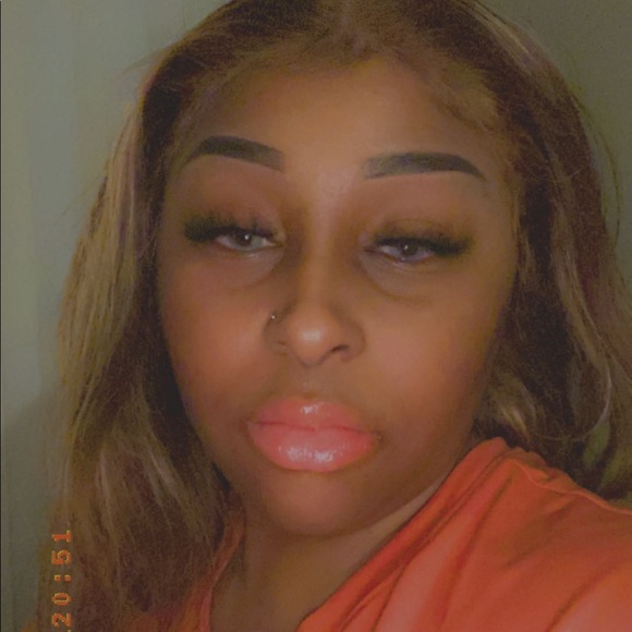 Meet your Posher, Emily - Picture 3 of 3